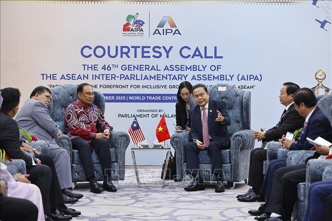 Chủ tịch Quốc hội Trần Thanh Mẫn hội kiến Thủ tướng Malaysia Anwar Ibrahim. Ảnh: Doãn Tấn – TTXVN 