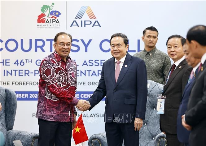 Chủ tịch Quốc hội Trần Thanh Mẫn hội kiến Thủ tướng Malaysia Anwar Ibrahim. Ảnh: Doãn Tấn – TTXVN 