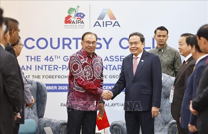 Chủ tịch Quốc hội Trần Thanh Mẫn hội kiến Thủ tướng Malaysia Anwar Ibrahim. Ảnh: Doãn Tấn – TTXVN 