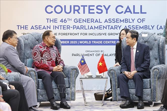 Chủ tịch Quốc hội Trần Thanh Mẫn hội kiến Thủ tướng Malaysia Anwar Ibrahim. Ảnh: Doãn Tấn – TTXVN 