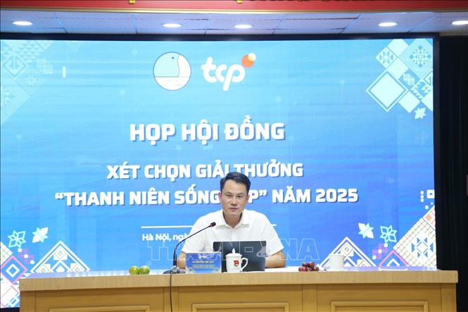 Phó Chủ tịch Thường trực Trung ương Hội Liên hiệp Thanh niên Việt Nam Nguyễn Kim Quy điều hành buổi họp. Ảnh: Hạnh Quyên - TTXVN