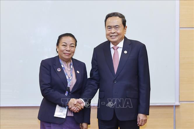 Chủ tịch Quốc hội Trần Thanh Mẫn gặp Phó Chủ tịch Quốc hội Lào Sounthone Xayachack. Ảnh: Doãn Tấn – TTXVN