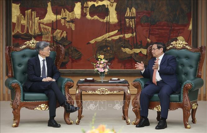Thủ tướng Phạm Minh Chính tiếp ông Kenji Okamura, Phó Tổng Giám đốc Quỹ Tiền tệ Quốc tế (IMF). Ảnh: Dương Giang-TTXVN 