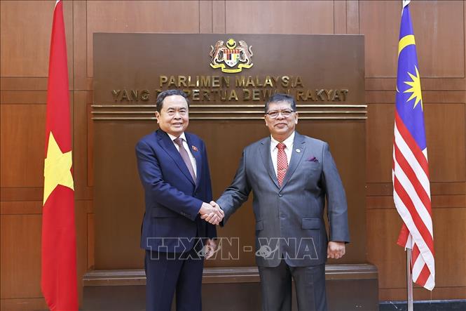 Chủ tịch Hạ viện Malaysia TanSri Dato' Johari bin Abdul đón Chủ tịch Quốc hội Trần Thanh Mẫn. Ảnh: Doãn Tấn – TTXVN