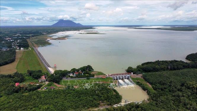 Hồ Dầu Tiếng nằm trên địa phận 3 tỉnh, thành: Tây Ninh, Đồng Nai, TP. Hồ Chí Minh. Ảnh: Thanh Tân - TTXVN