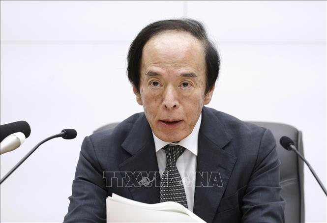Thống đốc Ngân hàng Trung ương Nhật Bản Kazuo Ueda trong cuộc họp báo công bố quyết định về lãi suất tại Tokyo, ngày 19/9/2025. Ảnh: Kyodo/TTXVN