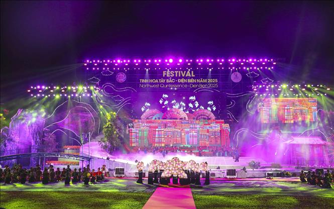 Chương trình nghệ thuật Khai mạc Festival Tinh Hoa Tây Bắc - Điện Biên năm 2025. Ảnh: Xuân Tư – TTXVN