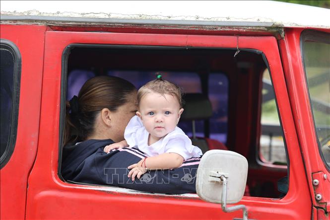 Em nhỏ có đôi mắt xanh đặc trưng châu Âu tại Colonia Tovar. Ảnh: Phi Hùng - PV TTXVN tại Mỹ Latinh