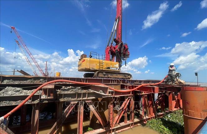 Hiện Cầu Đại Ngãi 1 đạt trên 25% khối lượng. Ảnh: Tuấn Phi - TTXVN