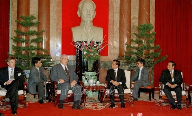 Chủ tịch Quốc hội Nông Đức Mạnh tiếp Thủ tướng CHLB Đức Helmut Kohl thăm chính thức Việt Nam, ngày 17/11/1995. Ảnh: Minh Đạo - TTXVN