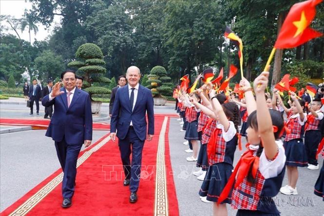 Thủ tướng Chính phủ Phạm Minh Chính chủ trì lễ đón Thủ tướng Cộng hòa Liên bang Đức Olaf Scholz thăm chính thức Việt Nam (13/11/2022). Ảnh: Lâm Khánh - TTXVN