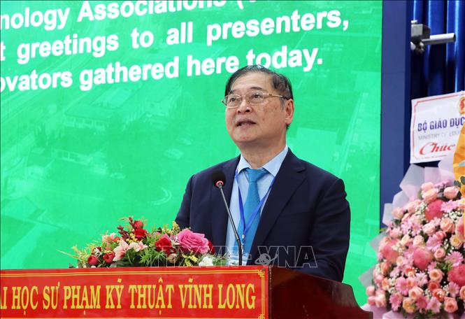 Giáo sư, Tiến sỹ khoa học Phan Xuân Dũng– Chủ tịch Liên hiệp các Hội Khoa học kỹ thuật Việt Nam phát biểu tại hội thảo. Ảnh: Phạm Minh Tuấn-TTXVN.