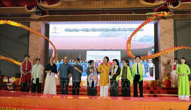 Phần thi tài năng của các đội tham dự cuộc thi. Ảnh: Đại Nghĩa - TTXVN