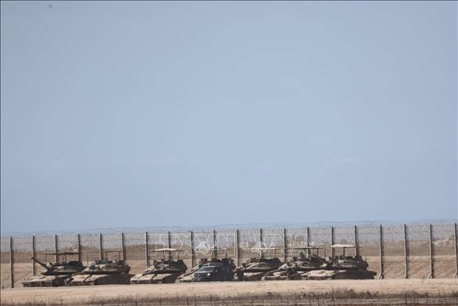 Giới chức Israel ngày 15/9 cho biết quân đội nước này đã phát động chiến dịch tấn công trên bộ nhằm vào thành phố Gaza với mục tiêu chiếm đóng khu vực này. Truyền thông Palestine cũng xác nhận Không quân Israel đã tiến hành các cuộc không kích dữ dội với quy mô lớn xuống Gaza và xe tăng Israel (ảnh) đã tiến vào thành phố Gaza. Ngày 19/9, quân đội Israel tuyên bố sẽ triển khai một lực lượng với quy mô 