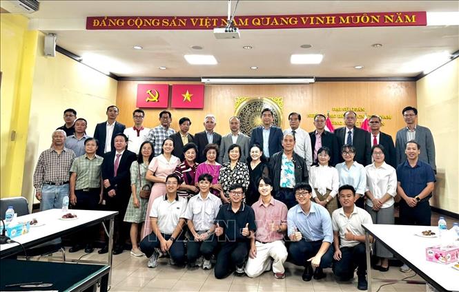 Các đại biểu chụp ảnh lưu niệm tại hội thảo. Ảnh: Đỗ Sinh - PV TTXVN tại Thái Lan 