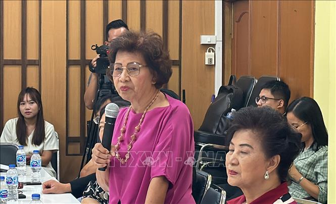 Bà Nguyễn Thị Lợi, Chủ tịch Hội phụ nữ Bangkok và vùng phụ cận, chia sẻ về việc thành lập Câu lạc bộ “Những người yêu tiếng Việt” tại Thái Lan. Ảnh: Đỗ Sinh - PV TTXVN tại Thái Lan 