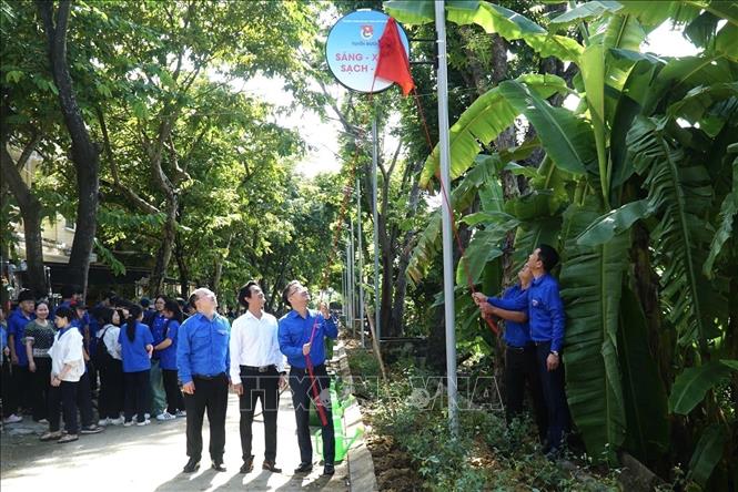 Khai trương tuyến đường sáng-xanh-sạch-đẹp. Ảnh: Văn Dũng-TTXVN