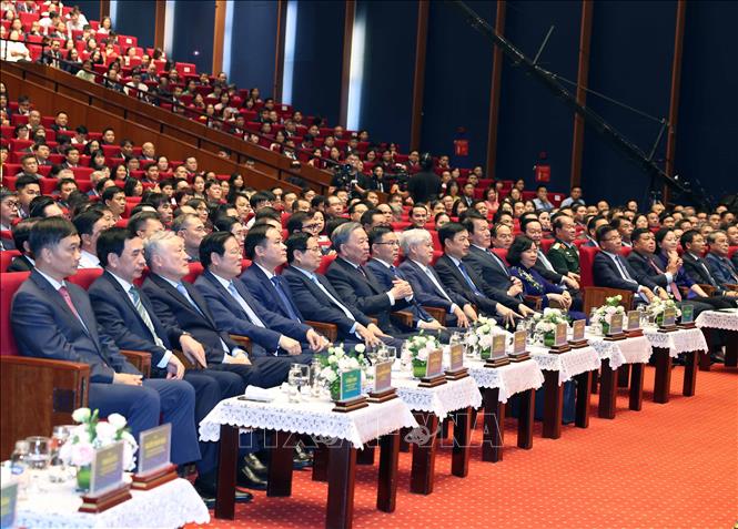 Tổng Bí thư Tô Lâm và các đại biểu dự kỷ niệm 50 năm Ngày thành lập Tập đoàn Công nghiệp - Năng lượng quốc gia Việt Nam. Ảnh: Thống Nhất-TTXVN