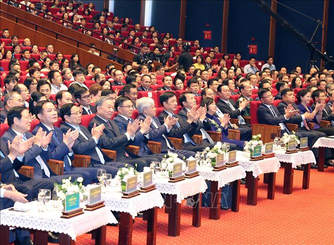 Tổng Bí thư Tô Lâm và các đại biểu dự kỷ niệm 50 năm Ngày thành lập Tập đoàn Công nghiệp - Năng lượng quốc gia Việt Nam. Ảnh: Thống Nhất-TTXVN