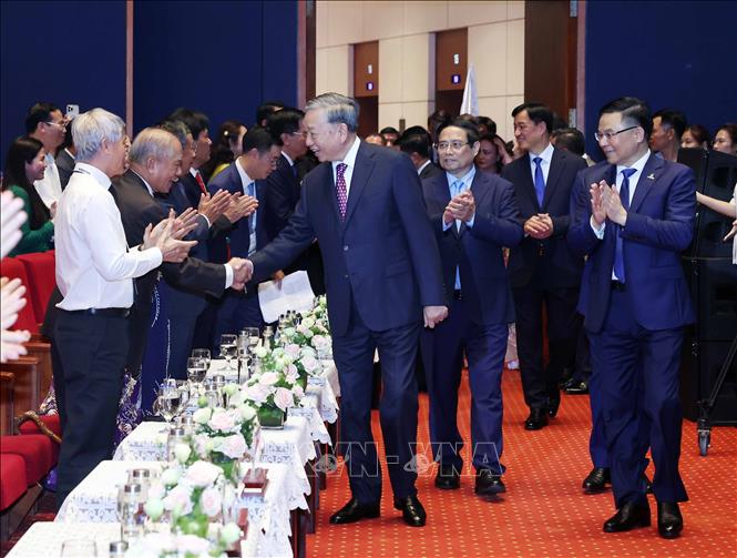 Tổng Bí thư Tô Lâm đến dự kỷ niệm 50 năm Ngày thành lập Tập đoàn Công nghiệp - Năng lượng quốc gia Việt Nam. Ảnh: Thống Nhất-TTXVN