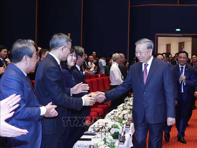 Tổng Bí thư Tô Lâm đến dự kỷ niệm 50 năm Ngày thành lập Tập đoàn Công nghiệp - Năng lượng quốc gia Việt Nam. Ảnh: Thống Nhất-TTXVN