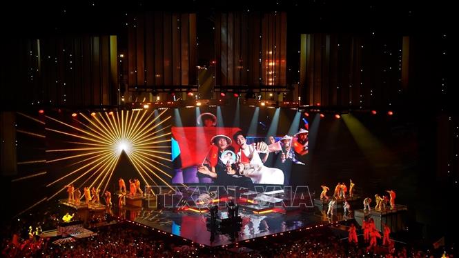 Vietnamese pop star Duc Phuc's introduction at Intervision 2025. VNA Photo: Trần Hải