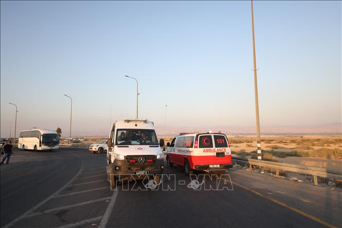 Hiện trường vụ tấn công gần cây cầu Allenby ở biên giới Jordan và Bờ Tây, ngày 18/9/2025. Ảnh: THX/TTXVN