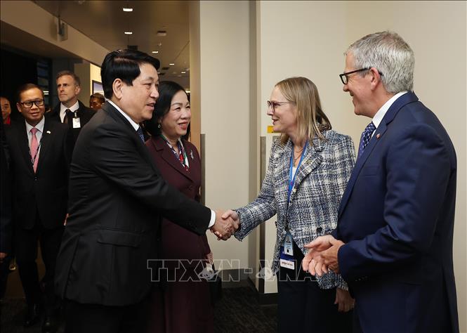 Chủ tịch nước Lương Cường và Phu nhân đến Trung tâm bàn giao máy bay của Boeing tại bang Washingon (Hoa Kỳ). Ảnh: Lâm Khánh – TTXVN