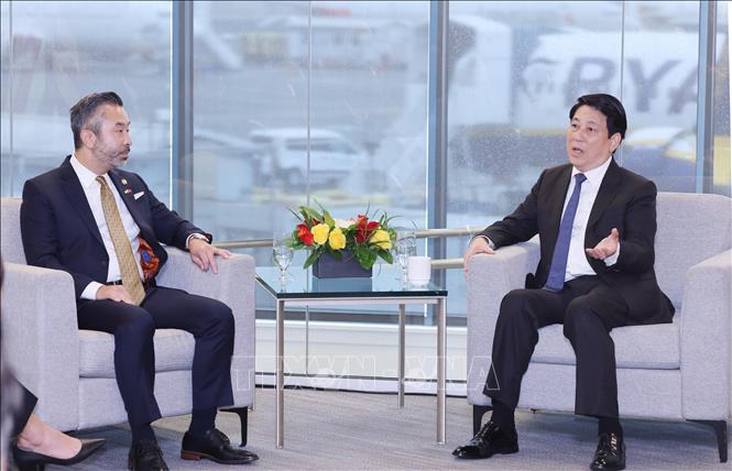 State President Luong Cuong meets the US’s Oregon State legislature, led by Representative Daniel Loc Nguyen. VNA Photo: Lâm Khánh