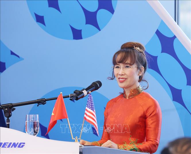Bà Nguyễn Phương Thảo, Chủ tịch Hội đồng quản trị của Vietjet Air phát biểu tại Lễ bàn giao máy bay Boeing 737-8 đầu tiên giữa Tâp đoàn Boeing và Hãng hàng không Vietjet Air. Ảnh: Lâm Khánh – TTXVN 