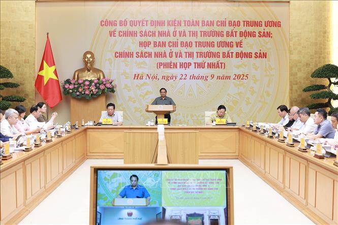 Thủ tướng Phạm Minh Chính chủ trì phiên họp lần thứ nhất của Ban Chỉ đạo Trung ương về chính sách nhà ở và thị trường bất động sản. Ảnh: Dương Giang-TTXVN 
