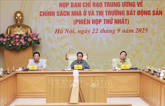Thủ tướng Phạm Minh Chính chủ trì phiên họp lần thứ nhất của BCĐ Trung ương về chính sách nhà ở và thị trường bất động sản. Ảnh: Dương Giang-TTXVN 
