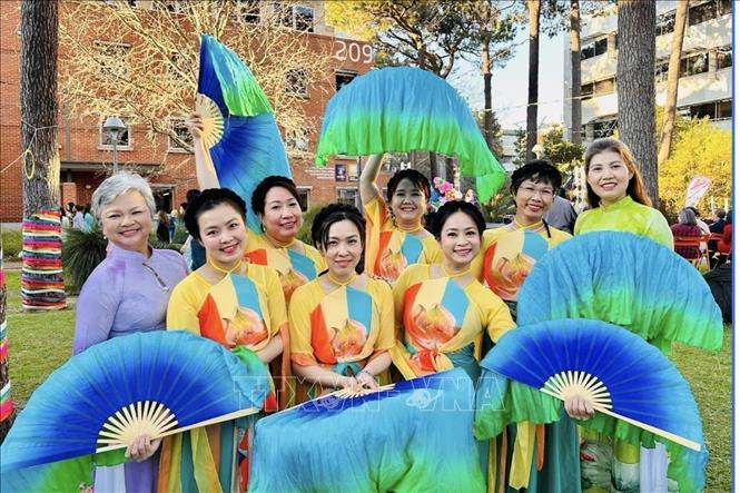 Một trong những tiết mục gây nhiều ấn tượng với bạn bè quốc tế. Ảnh: TTXVN phát