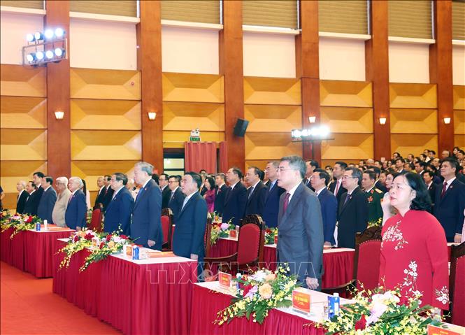 Tổng Bí thư Tô Lâm và các đồng chí Lãnh đạo, nguyên Lãnh đạo Đảng, Nhà nước thực hiện nghi lễ chào cờ. Ảnh: Thống Nhất - TTXVN