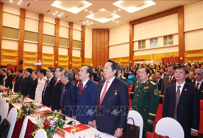 Các đại biểu thực hiện nghi lễ chào cờ. Ảnh: Thống Nhất – TTXVN