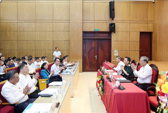 Tổng Bí thư Tô Lâm tiếp xúc cử tri trước Kỳ họp thứ mười, Quốc hội khoá XV. Ảnh: Thống Nhất – TTXVN