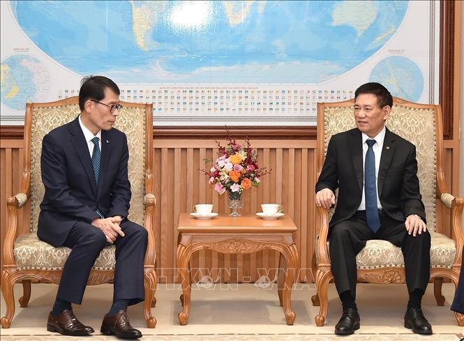 Phó Thủ tướng Hồ Đức Phớc tiếp ông Kim Sung Tae, Chủ tịch kiêm Tổng Giám đốc điều hành Ngân hàng Công nghiệp Hàn Quốc (IBK). Ảnh: An Đăng - TTXVN