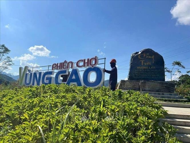 Cổng Trời Mường Lát (xã Trung Lý, tỉnh Thanh Hóa) là địa điểm diễn ra Liên hoan văn nghệ dân gian - Phiên chợ vùng cao Thanh Hóa. Ảnh: Hoa Mai - TTXVN
