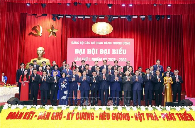 Tổng Bí thư Tô Lâm, các đồng chí lãnh đạo, nguyên lãnh đạo Đảng, Nhà nước và các đại biểu dự Đại hội. Ảnh: Thống Nhất – TTXVN