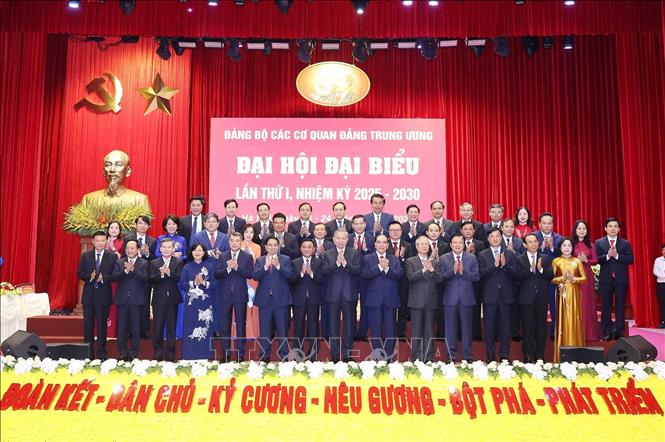 Tổng Bí thư Tô Lâm, các đồng chí lãnh đạo, nguyên lãnh đạo Đảng, Nhà nước và các đại biểu dự Đại hội. Ảnh: Thống Nhất – TTXVN