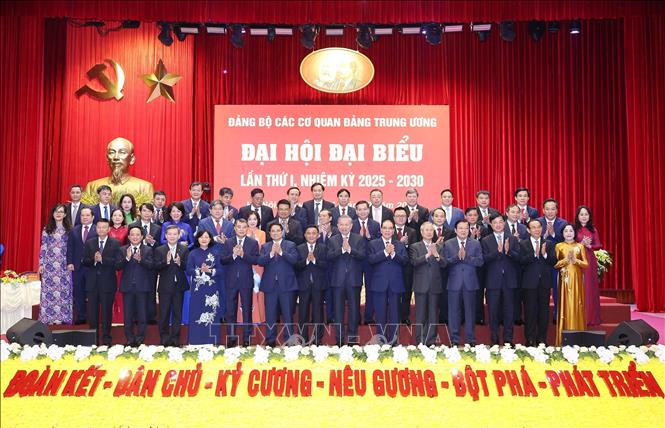 Tổng Bí thư Tô Lâm, các đồng chí lãnh đạo, nguyên lãnh đạo Đảng, Nhà nước và các đại biểu dự Đại hội. Ảnh: Thống Nhất – TTXVN