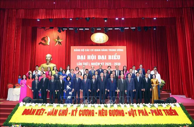 Tổng Bí thư Tô Lâm, các đồng chí lãnh đạo, nguyên lãnh đạo Đảng, Nhà nước và các đại biểu dự Đại hội. Ảnh: Thống Nhất – TTXVN