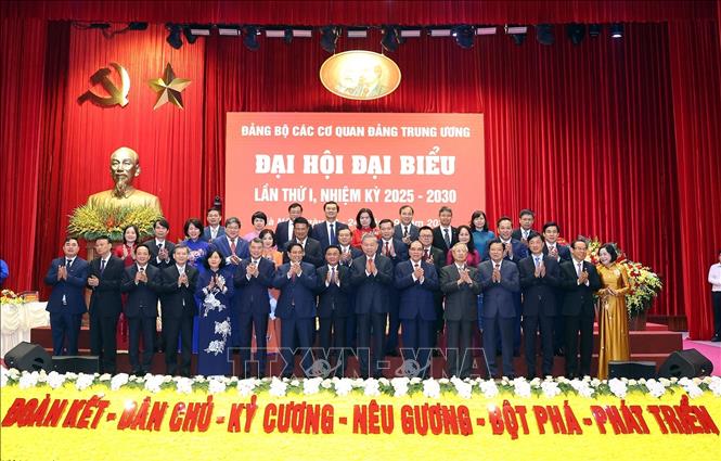 Tổng Bí thư Tô Lâm, các đồng chí lãnh đạo, nguyên lãnh đạo Đảng, Nhà nước và các đại biểu dự Đại hội. Ảnh: Thống Nhất – TTXVN