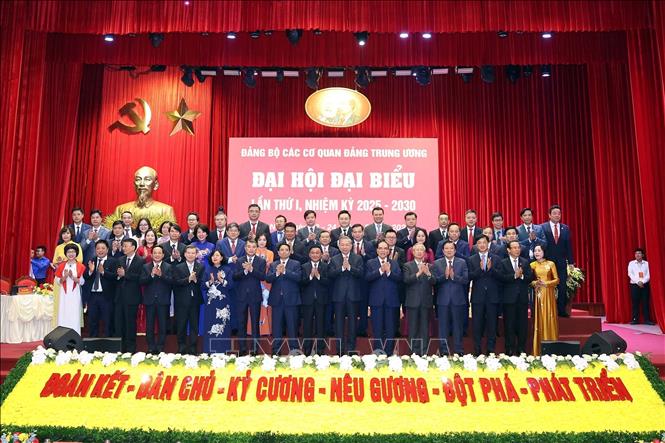 Tổng Bí thư Tô Lâm, các đồng chí lãnh đạo, nguyên lãnh đạo Đảng, Nhà nước và các đại biểu dự Đại hội. Ảnh: Thống Nhất – TTXVN