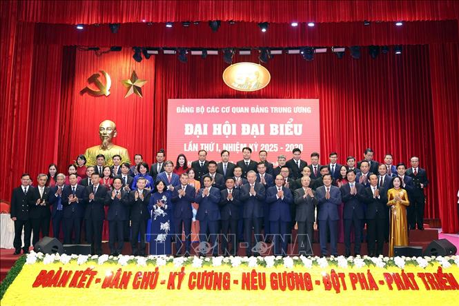 Tổng Bí thư Tô Lâm, các đồng chí lãnh đạo, nguyên lãnh đạo Đảng, Nhà nước và các đại biểu dự Đại hội. Ảnh: Thống Nhất – TTXVN