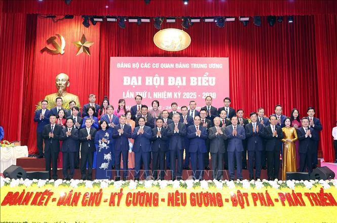 Tổng Bí thư Tô Lâm, các đồng chí lãnh đạo, nguyên lãnh đạo Đảng, Nhà nước và các đại biểu dự Đại hội. Ảnh: Thống Nhất – TTXVN