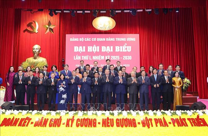 Tổng Bí thư Tô Lâm, các đồng chí lãnh đạo, nguyên lãnh đạo Đảng, Nhà nước và các đại biểu dự Đại hội. Ảnh: Thống Nhất – TTXVN