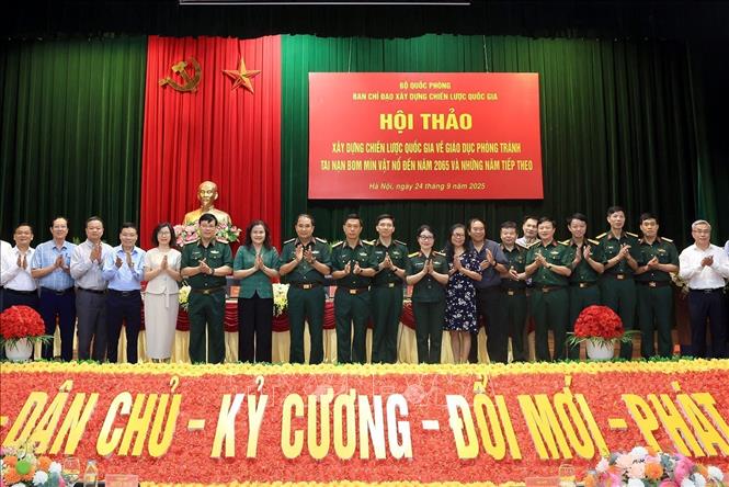 Các đại biểu chụp tại Hội thảo. Ảnh: Tuấn Anh - TTXVN
