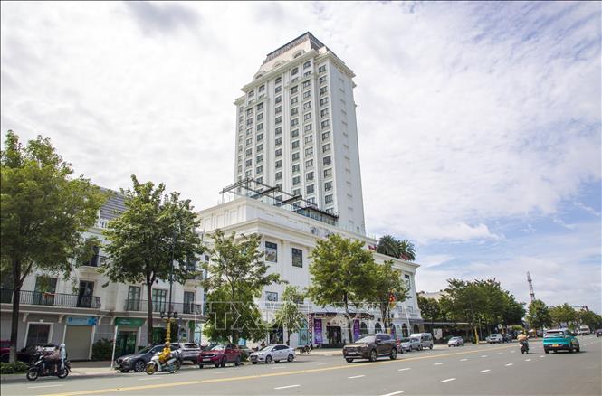 Khách sạn Vinpearl với hệ thống đạt chuẩn 5 sao nổi bật giữa trung tâm phường Tân Ninh, biểu tượng cho dịch vụ lưu trú cao cấp của tỉnh Tây Ninh. Ảnh: Giang Phương – TTXVN