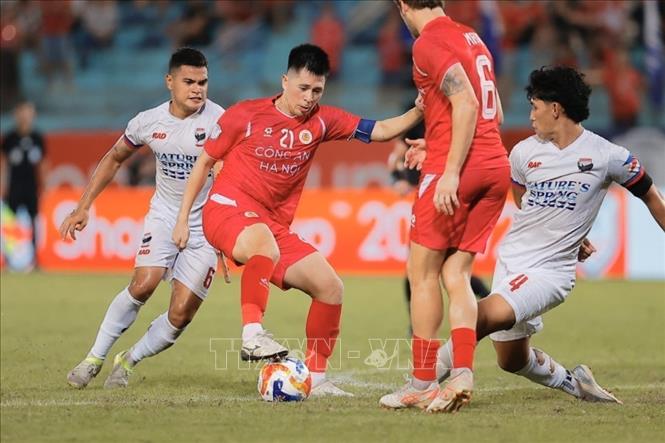 Tình huống tham gia tấn công của Đình Trọng (số 21, CAHN). Ảnh: Minh Quyết - TTXVN
